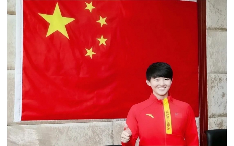 來了，世界冠軍宮乃瑩！